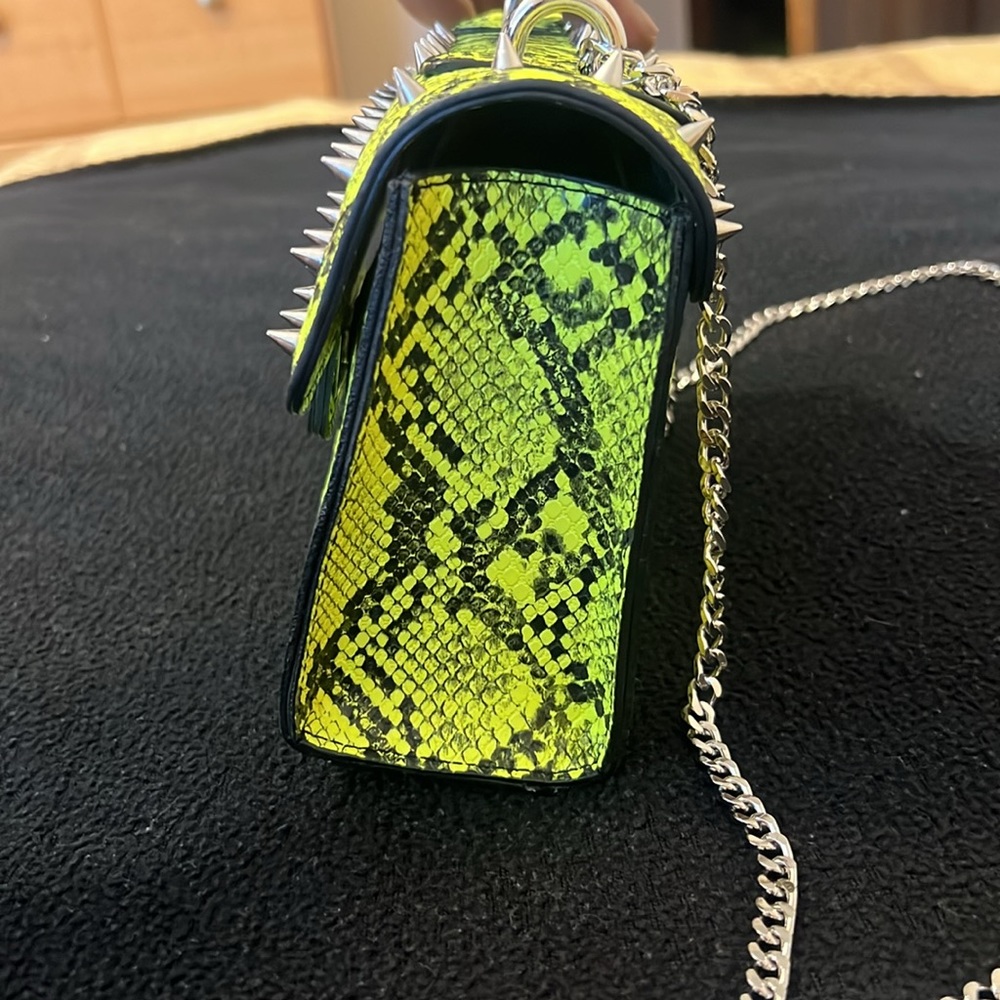 Lime green stud croc 🐊 print Steve Madden purse never used 🔥🔥new without🏷️ - Picture 2 of 8